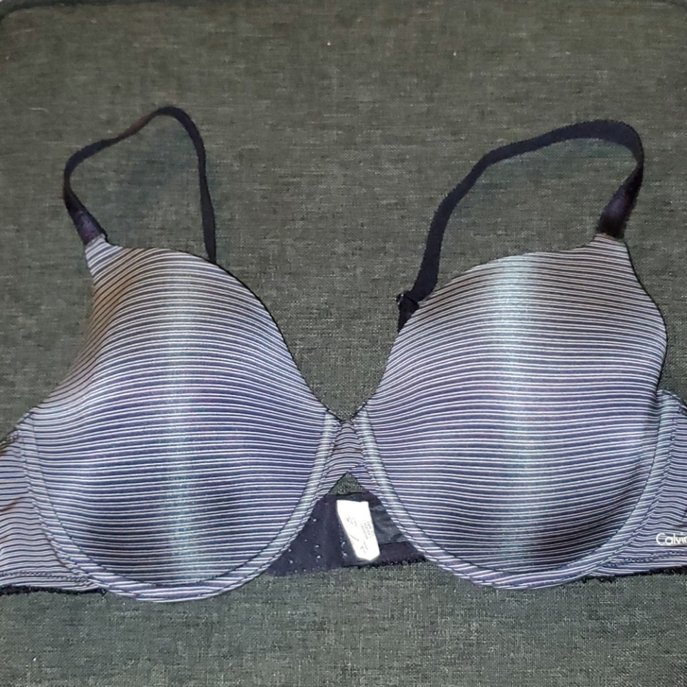 38C Calvin Klein lightly lined bra